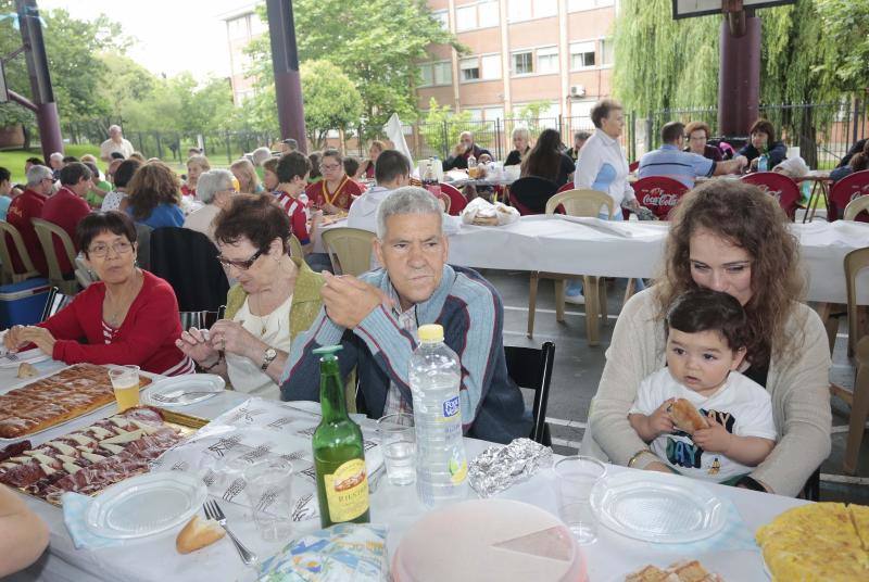 Los barrios y parroquias de la ciudad valoran la gran afluencia de pública a las celebraciones del fin de semana.