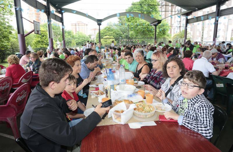 Los barrios y parroquias de la ciudad valoran la gran afluencia de pública a las celebraciones del fin de semana.