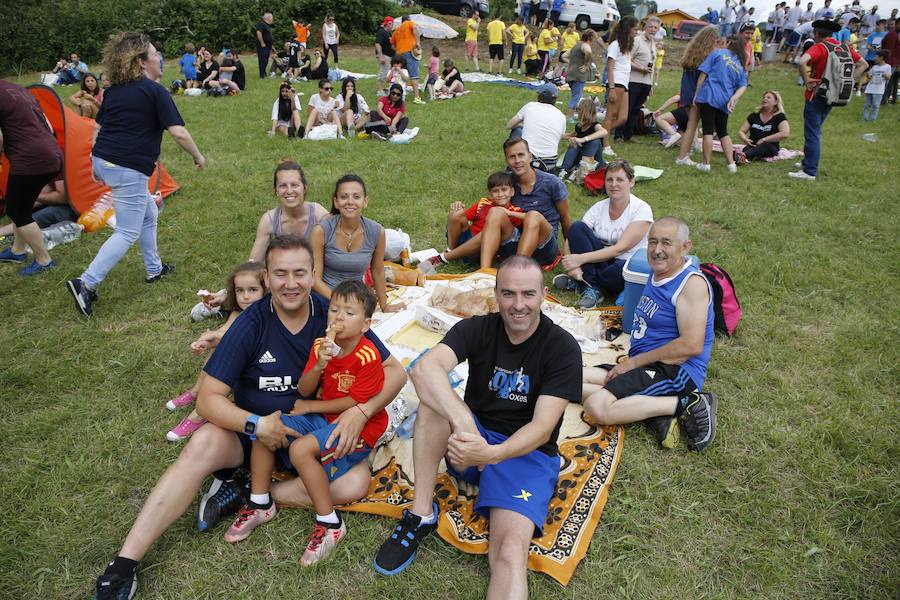 Cientos de romeros cumplieron con la tradición anual y disfrutaron de una intensa jornada festiva en Castandiello