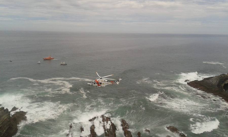 Los tripulantes, biólogos del Principado y pescadores que estudiaban el estado del percebe en la zona