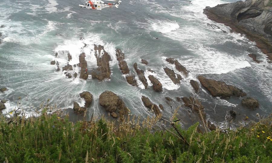 Los tripulantes, biólogos del Principado y pescadores que estudiaban el estado del percebe en la zona