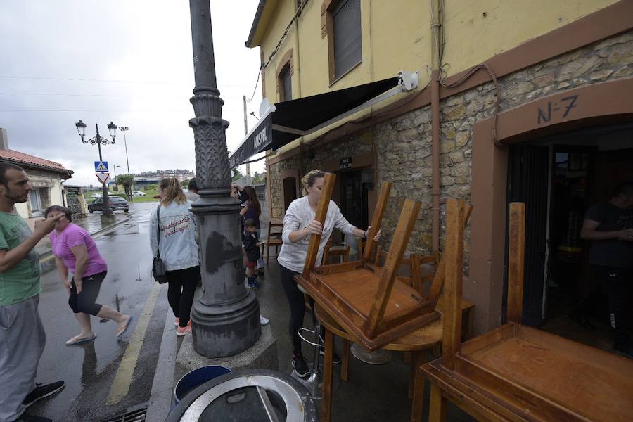 Asturias se encuentra en alerta amarilla por las fuertes lluvias y varias localidades de la región se han visto afectadas por las mismas. En Cudillero y en Oviedo se han producido inundaciones y argayos.