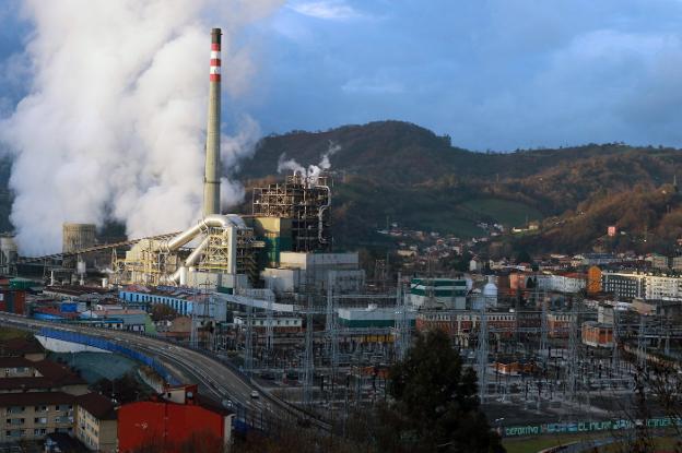 La central térmica de Iberdrola, en Lada, que la compañía anunció que quiere cerrar. 
