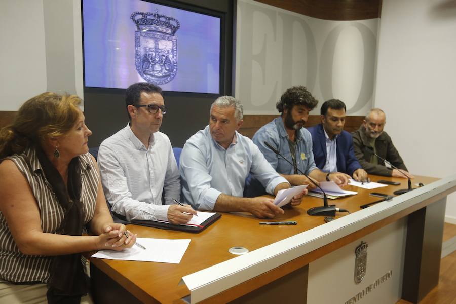 El alcalde ha realizado este anuncio en una rueda de prensa convocada con urgencia, después de analizar una serie de «hechos que se han ido acumulando a lo largo del tiempo», siendo los últimos los que han «dañado al colectivo».