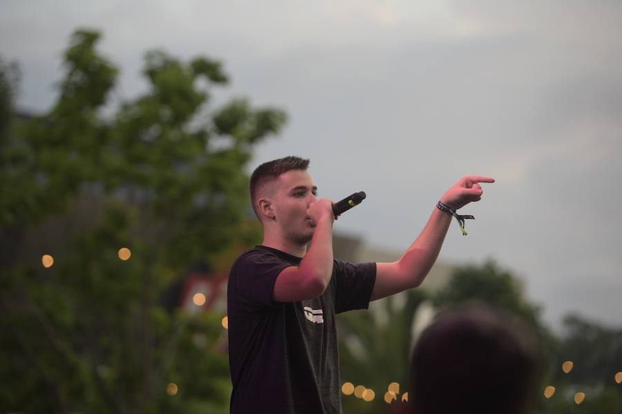 El recinto ferial Luis Adaro de Gijón se llenó de fieles al rap para disfrutar de la mejor rima improvisada.