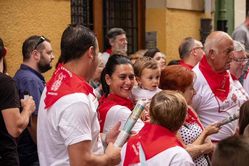 Vecinos de todas las edades de la localidad piloñesa festejaron su propia versión de la tradicional fiesta de Pamplona.