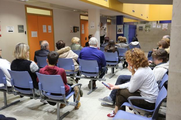 Sala de espera del centro de salud Puerta de la Villa, uno de los que mantendrá las urgencias vespertinas y nocturnas. 