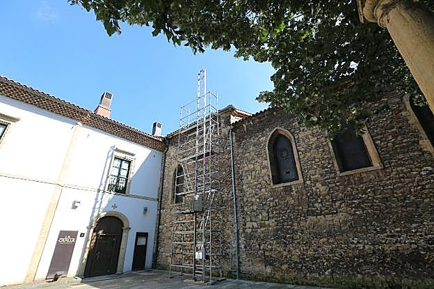 Los andamios ya han comenzado a instalarse en San Nicolás. 