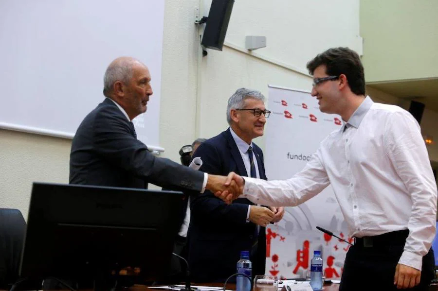 Los 175 alumnos de la Universidad de Oviedo que participaron el becas de la Fundación EDP han recibido los diplomas acreditativos de su formación en la compañía energética que comenzaron en octubre y que algunos disfrutarán durante un año.