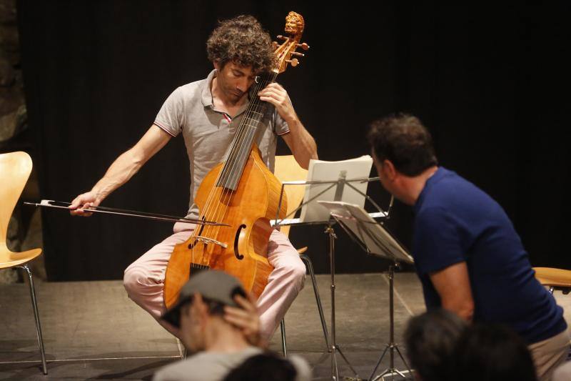 El Antiguo Instituto de Gijón acoge un concierto de cuatro artistas destinado a personas con capacidades diversas.