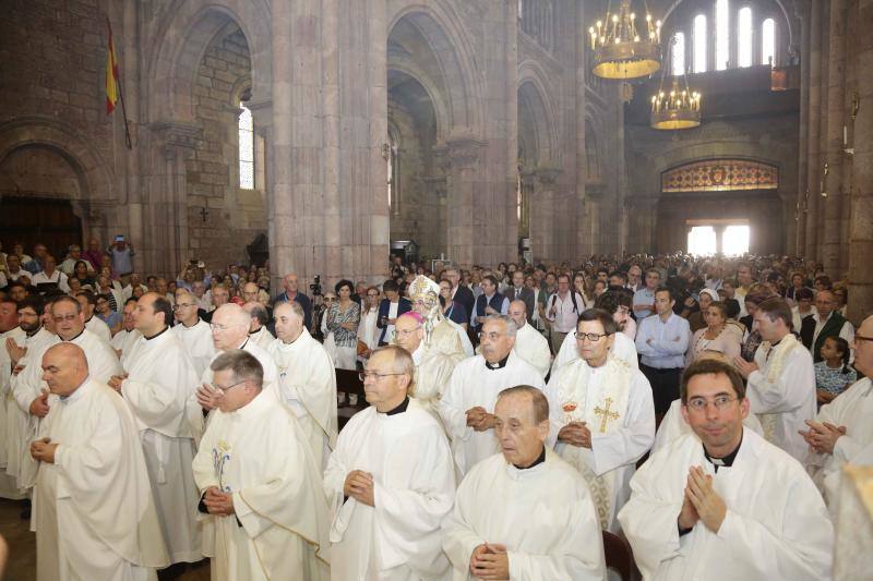 El prelado Fernado Ocáriz oficia una misa ante más de 700 personas en el Real Sitio para conmemorar el centenario