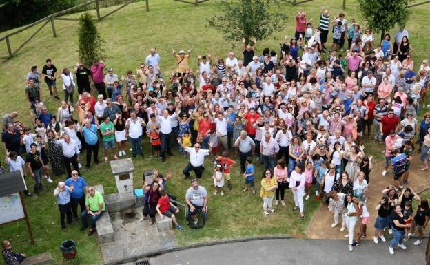 La comunidad vecinal de San Cucufate, durante la presentación de la candidatura. 