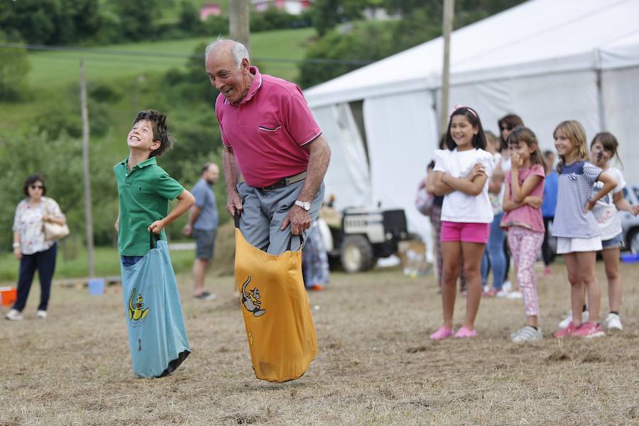 Fotos: Juegos infantiles para despedir las fiestas de Caldones