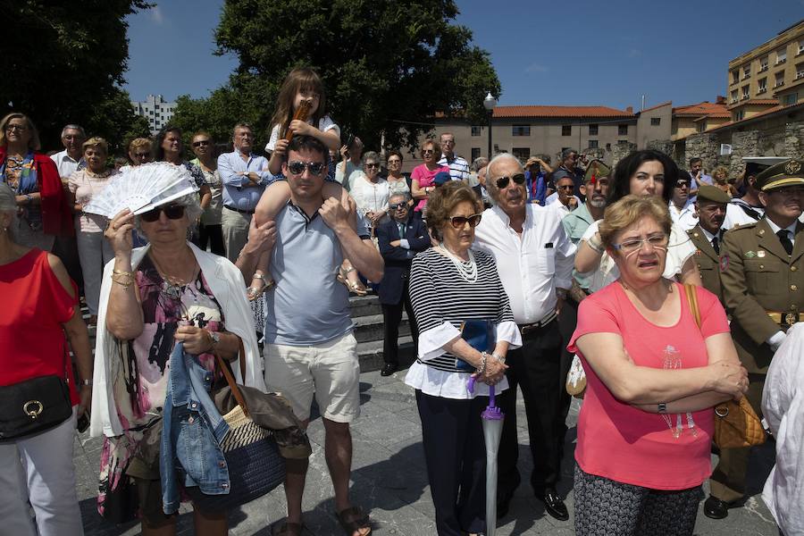 Los actos consisitieron en una ofrenda floral con motivo de la celebración de El Carmen y un brindis con autoridades en la Club Astur de Regatas