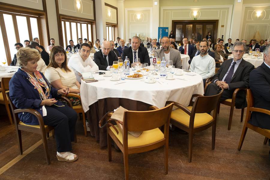 El consejero de Infraestructuras, Ordenación del Territorio y Medio Ambiente, Fernando Lastra, ha presentado el plan del área central de Asturias en el Fórum EL COMERCIO, que organiza este periódico en colaboración con SabadellHerrero. 