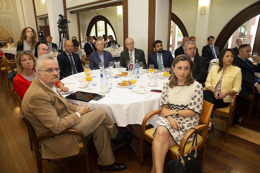 El consejero de Infraestructuras, Ordenación del Territorio y Medio Ambiente, Fernando Lastra, ha presentado el plan del área central de Asturias en el Fórum EL COMERCIO, que organiza este periódico en colaboración con SabadellHerrero. 