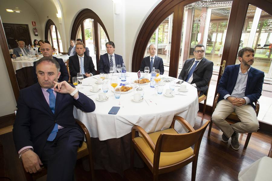 El consejero de Infraestructuras, Ordenación del Territorio y Medio Ambiente, Fernando Lastra, ha presentado el plan del área central de Asturias en el Fórum EL COMERCIO, que organiza este periódico en colaboración con SabadellHerrero. 