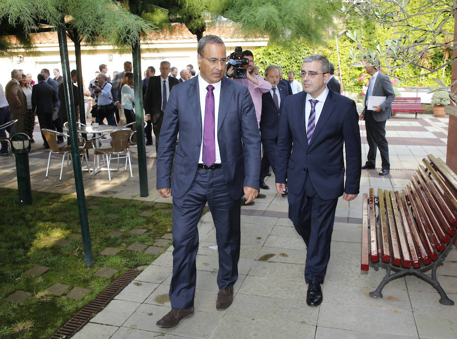 El consejero de Infraestructuras, Ordenación del Territorio y Medio Ambiente, Fernando Lastra, ha presentado el plan del área central de Asturias en el Fórum EL COMERCIO, que organiza este periódico en colaboración con SabadellHerrero. 