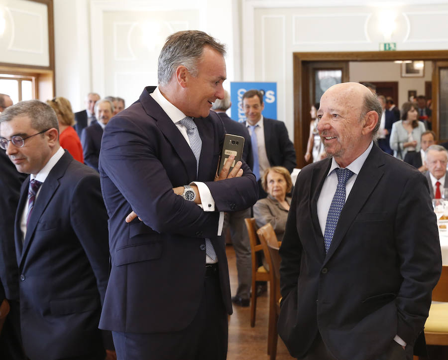 El consejero de Infraestructuras, Ordenación del Territorio y Medio Ambiente, Fernando Lastra, ha presentado el plan del área central de Asturias en el Fórum EL COMERCIO, que organiza este periódico en colaboración con SabadellHerrero. 