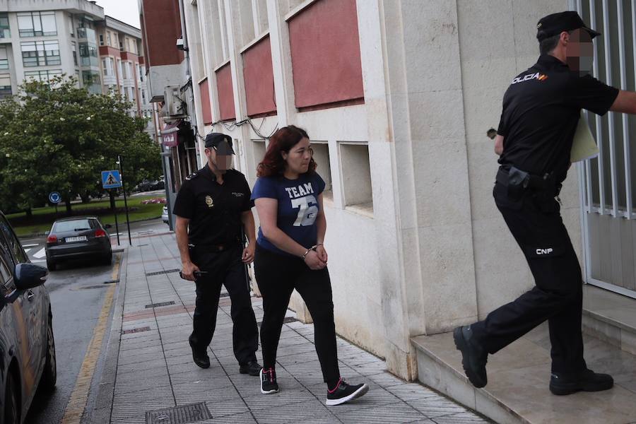Ana María García Hevia, la joven de Lugones detenida por el asesinato de su pareja, Miguel Ángel Suárez 'Míchel', ha pasado a disposición judicial en los juzgados de Siero.