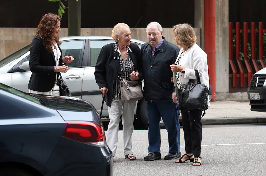 El exlíder sindical del SOMA, José Ángel Fernández Villa, ha vuelto al banquillo de la Audiencia Provincial, después de que su juicio se suspendiera como consecuencia de su ingreso hospitalario.