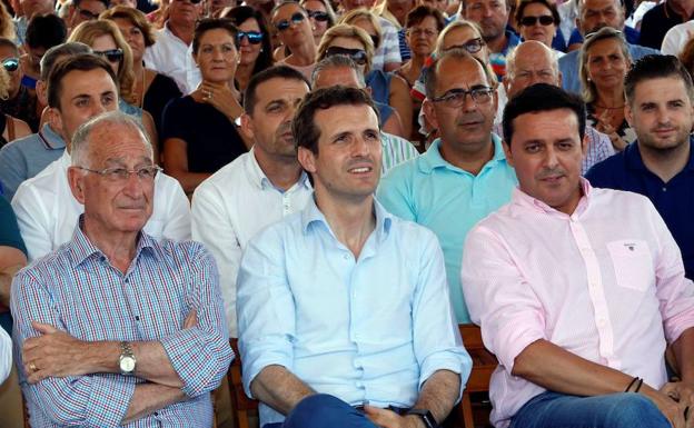 Pablo Casado en un encuentro con compromisarios en Roquetas de Mar.