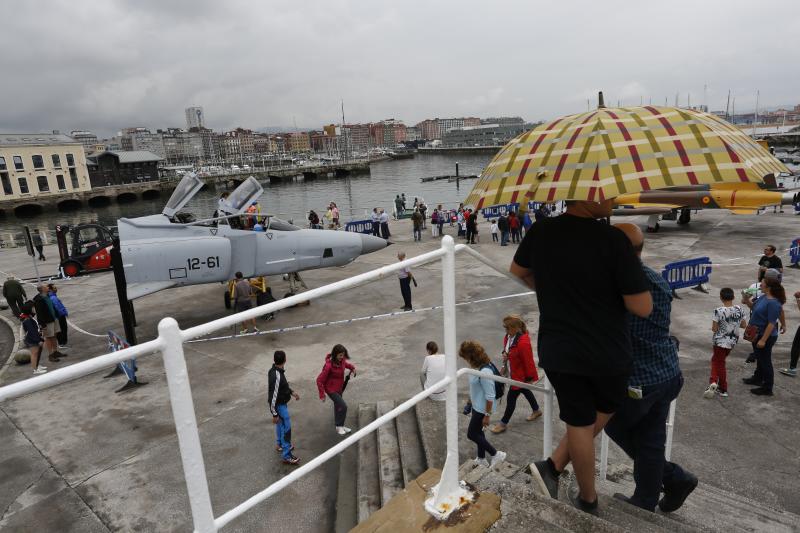 Con motivo del Festival Aéreo de Gijón, en la Antigua Rula se exponen dos aviones traídos por el Museo de Aeronáutica y Astronáutica de Madrid. Están disponibles para que pequeños y mayores descubran todos sus detalles. 