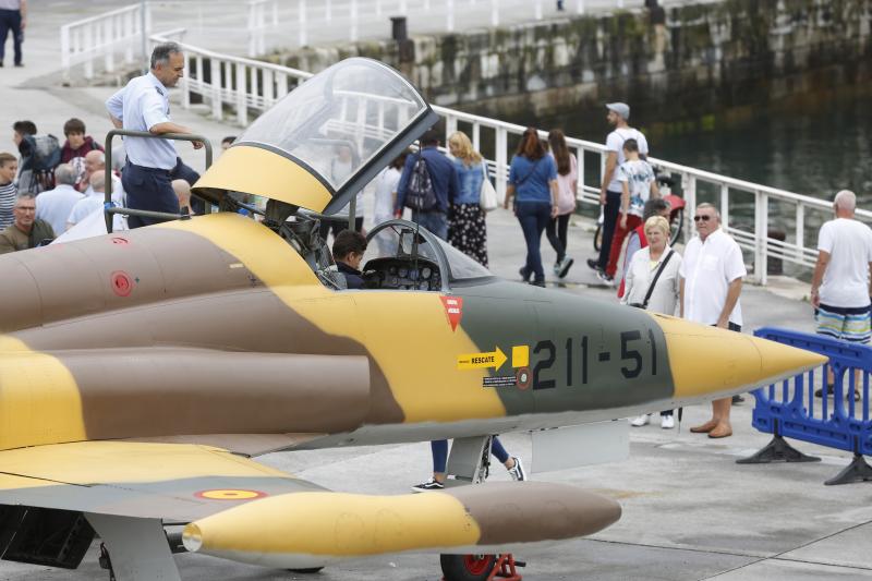 Con motivo del Festival Aéreo de Gijón, en la Antigua Rula se exponen dos aviones traídos por el Museo de Aeronáutica y Astronáutica de Madrid. Están disponibles para que pequeños y mayores descubran todos sus detalles. 