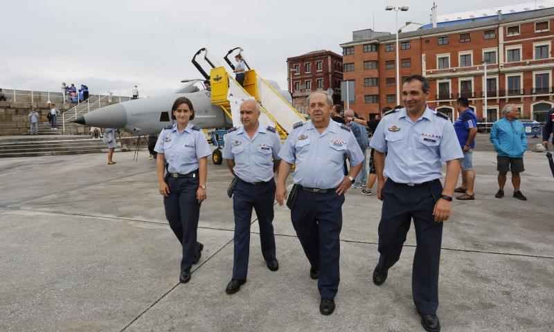 Con motivo del Festival Aéreo de Gijón, en la Antigua Rula se exponen dos aviones traídos por el Museo de Aeronáutica y Astronáutica de Madrid. Están disponibles para que pequeños y mayores descubran todos sus detalles. 