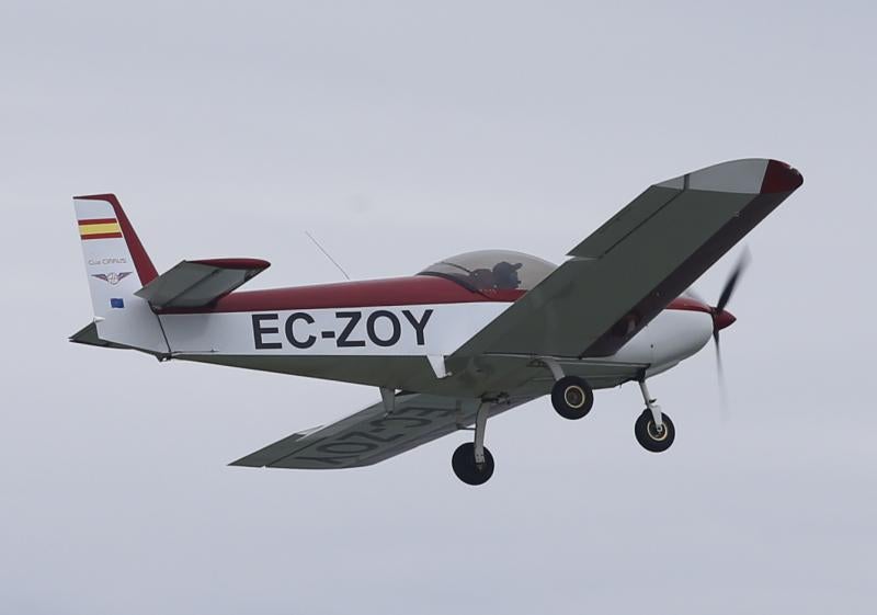 Un día antes de la gran cita, vecinos y visitantes de Gijón disfrutan con las acrobacias de los aviones que participan en el Festival Aéreo de Gijón. Y es que los pilotos han ofrecido evidencias de sus habilidades durante buena parte de la mañana.