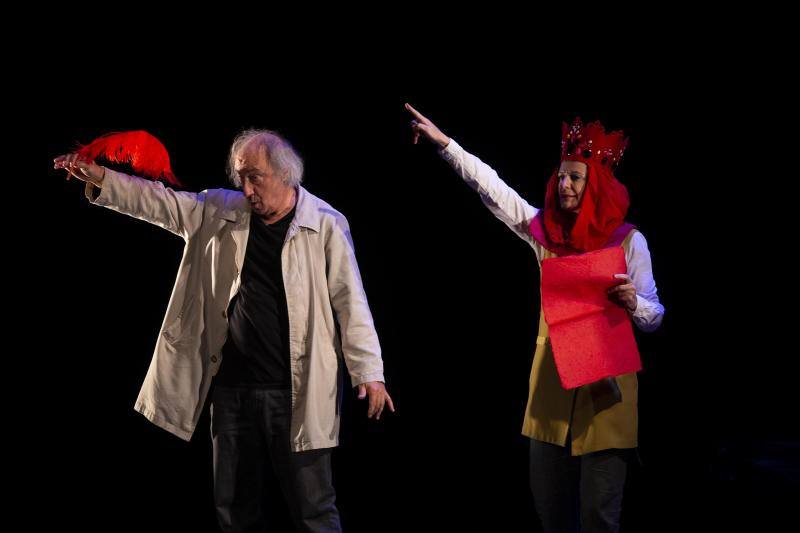 Los cómicos catalanes brillaron en el Teatro Jovellanos