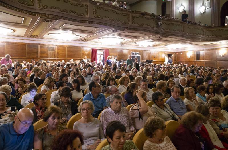 Los cómicos catalanes brillaron en el Teatro Jovellanos