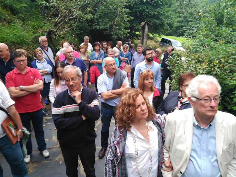 Durante las jornadas se entregó una placa honorífica al Gran Consejo Rector del Festival Vaqueiro y de la Vaqueirada, por su divulgación de la cultura vaqueira, y a José Manuel Rubio Feito, alcalde de barrio de Naraval, por su colaboración en la organización.