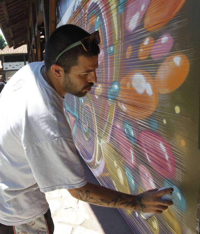 Hubo talleres para los más pequeños como la actuación de los Payasos del Hospital, o un pintacaras, además de música en directo