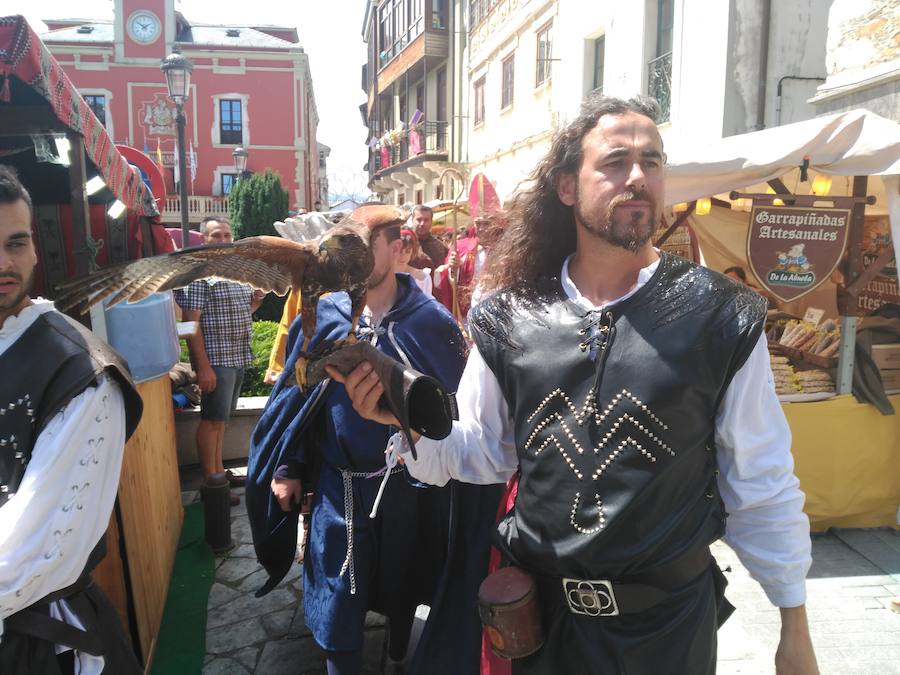 Durante la jornada, Leandro de Méndez y Leticia de Avello contrajeron matrimonio en la recreación de una boda Medieval.