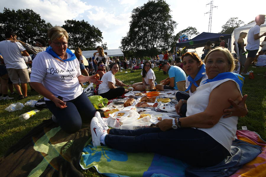 Los romeros disfrutan en Pola de Siero de una veraniega jornada de fiesta