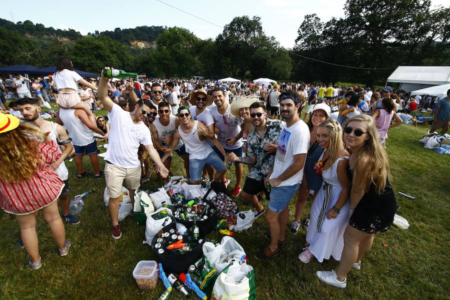 Los romeros disfrutan en Pola de Siero de una veraniega jornada de fiesta