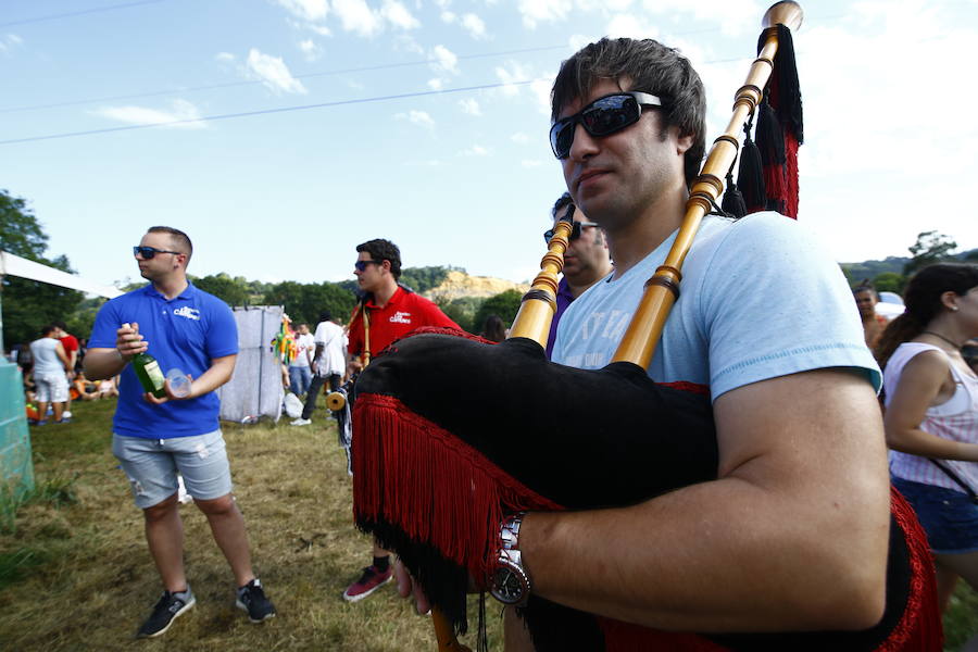 Los romeros disfrutan en Pola de Siero de una veraniega jornada de fiesta