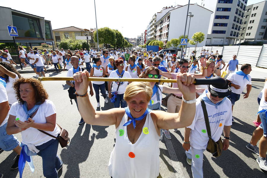 Los romeros disfrutan en Pola de Siero de una veraniega jornada de fiesta