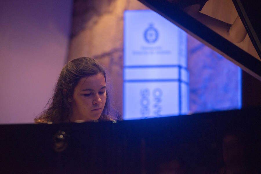 Alumnos de los cursos de verano de la Fundación Princesa, en el Auditorio Príncipe Felipe de Oviedo