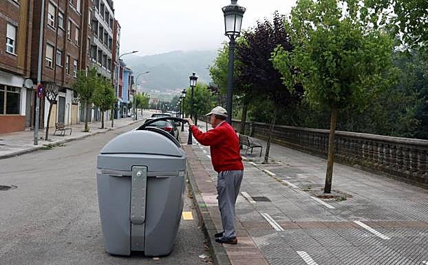 Imagen de los nuevos contenedores instalados en Sotrondio.