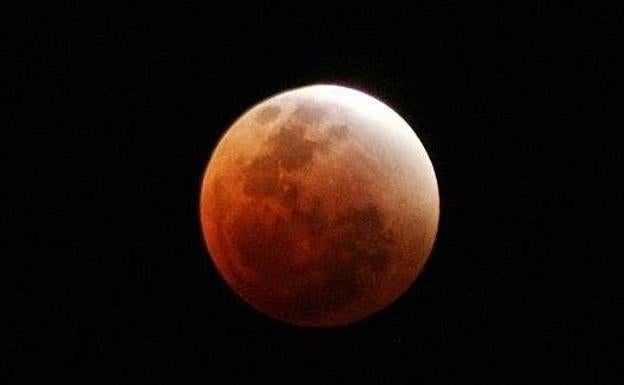 Eclipse 'luna de sangre' 2018 en Asturias | Todo lo que debes saber para disfrutar del eclipse lunar más largo del siglo