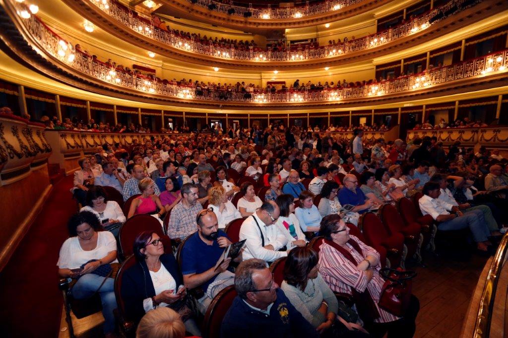 La actriz se subió al escenario junto a Jorge Sanz para interpretar El Funeral