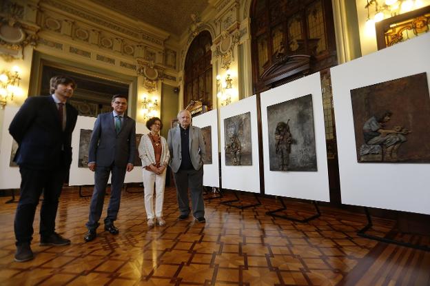 Alfonso Palacio, Pedro Sanjurjo, Soledad Álvarez y José Legazpi, en la exposición en la Junta General. 