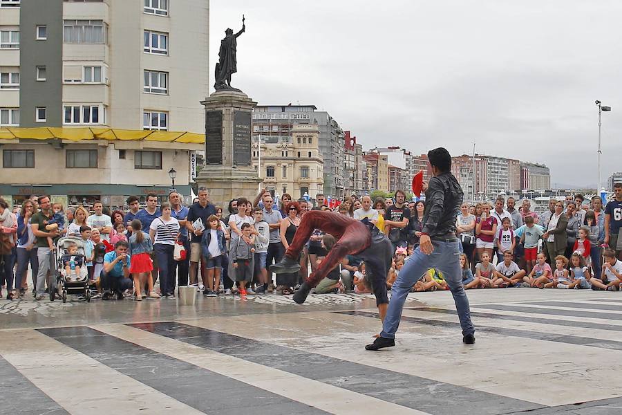 La exhibición de danza de la compañía vasca Ertza conquistó al público asistente