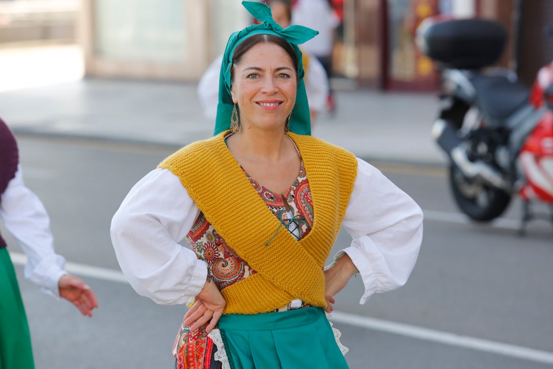 Decenas de personas participaron en el animado desfile que partió del parque Isabel la Católica y terminó en el Campo Valdés