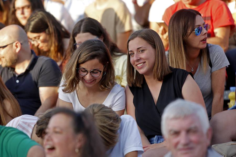 Los dieciséis exconcursantes se llevan un sonoro triunfo con su única actuación en Asturias, que congregó a más de 10.000 personas