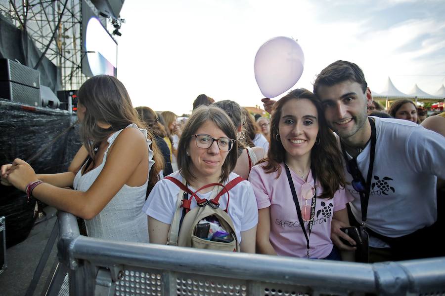 Los dieciséis exconcursantes se llevan un sonoro triunfo con su única actuación en Asturias, que congregó a más de 10.000 personas