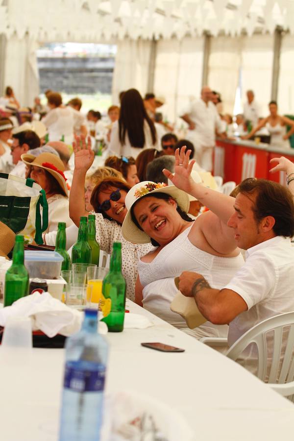 Más de 650 personas participaron en la popular comida de las fiestas de San Pelayo