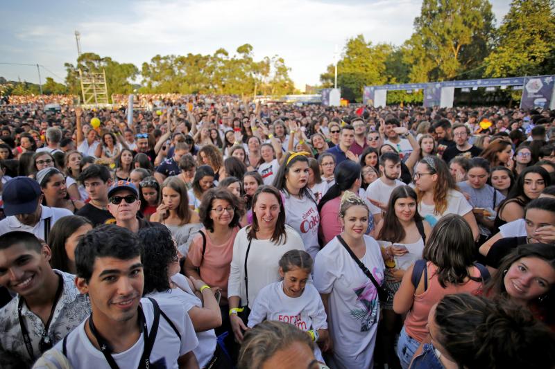 Los dieciséis exconcursantes se llevan un sonoro triunfo con su única actuación en Asturias, que congregó a más de 10.000 personas